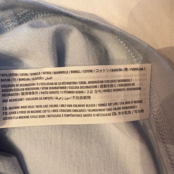 Abercrombie and Fitch, large baby blue T-shirt - Picture 4 of 4